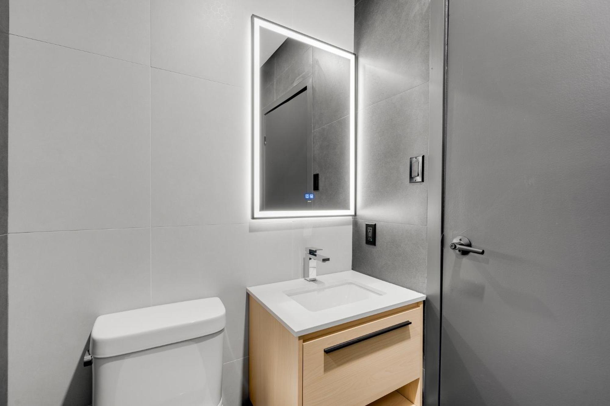 Lift Hotel Montreal Luaran gambar